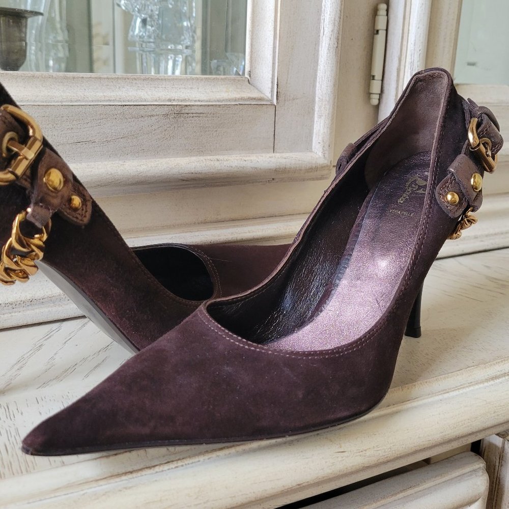 Suede Pumps